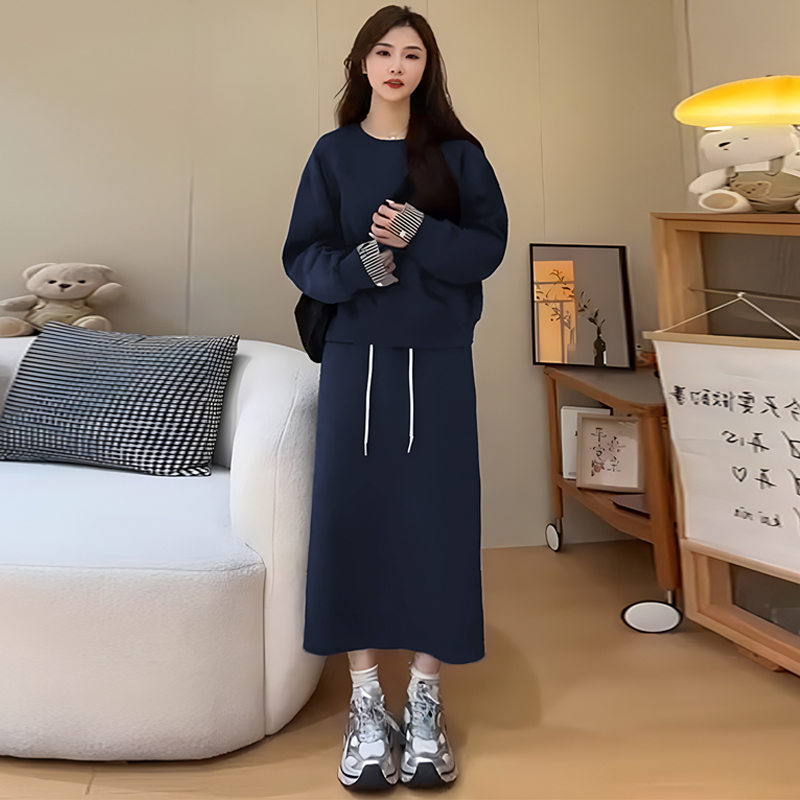 孕妇入秋高级感穿搭女洋气拼接长袖卫衣女高腰开叉半身裙两件套