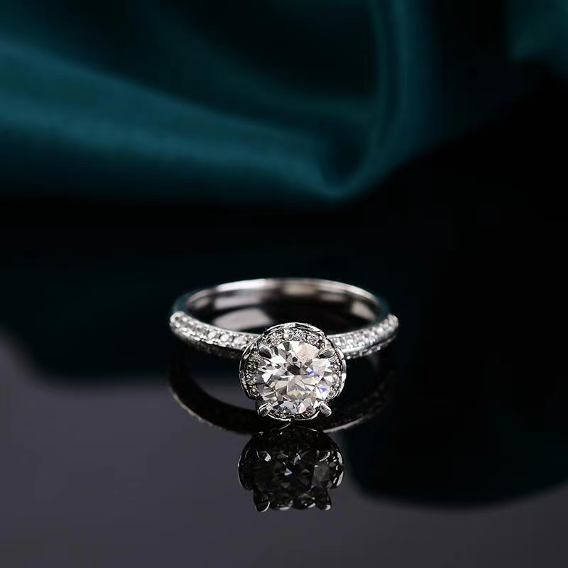 925银莫桑石银制品 手捧花1卡克拉女士经典时尚