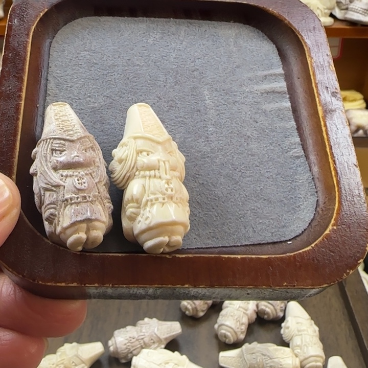 锜***非金属配饰鹿角雕刻黑白一对