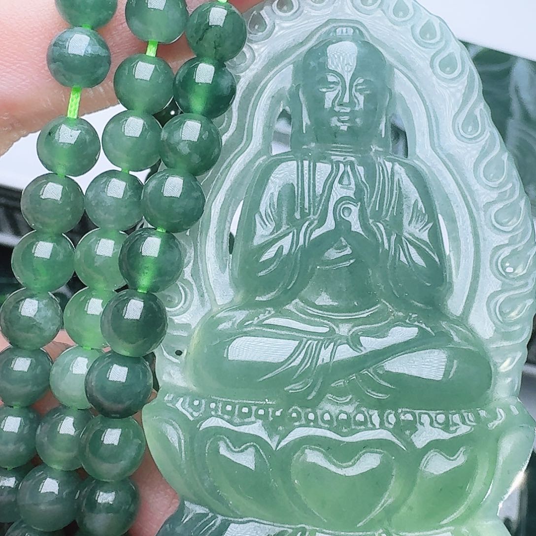 翡翠未镶嵌颈饰天然的A货翡翠多样性发其一 