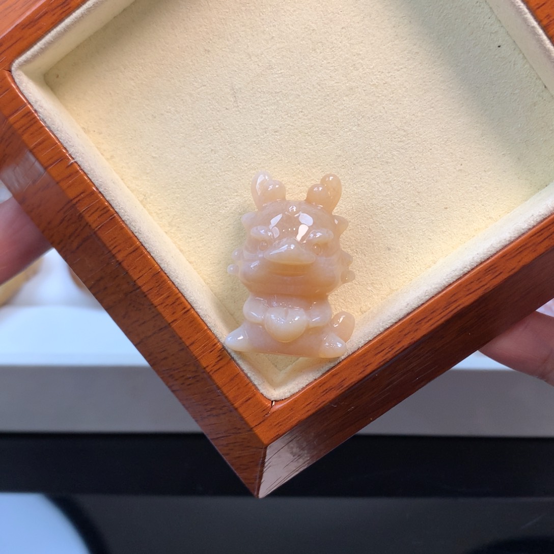 硅化珊瑚（珊瑚玉）颈饰未镶嵌小龙福利