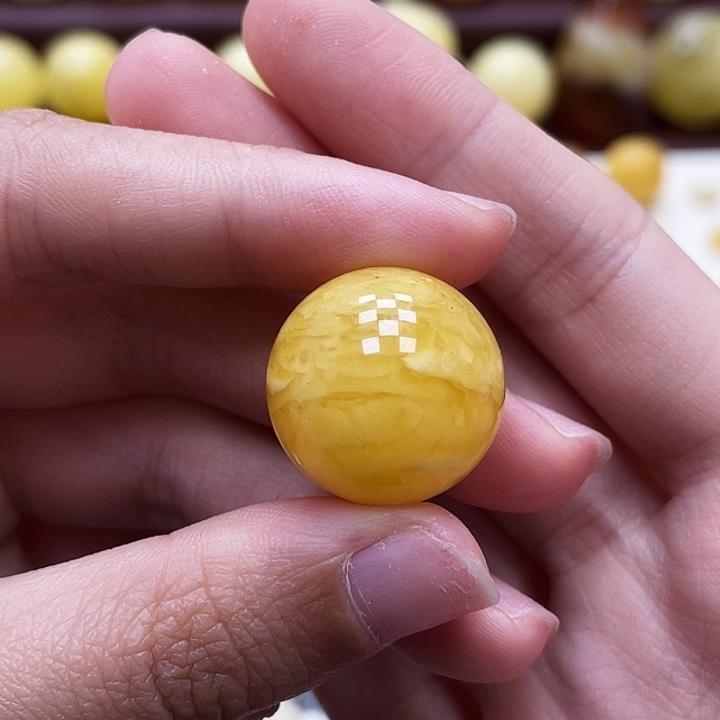 琥珀未镶嵌裸石19.7mm瑕