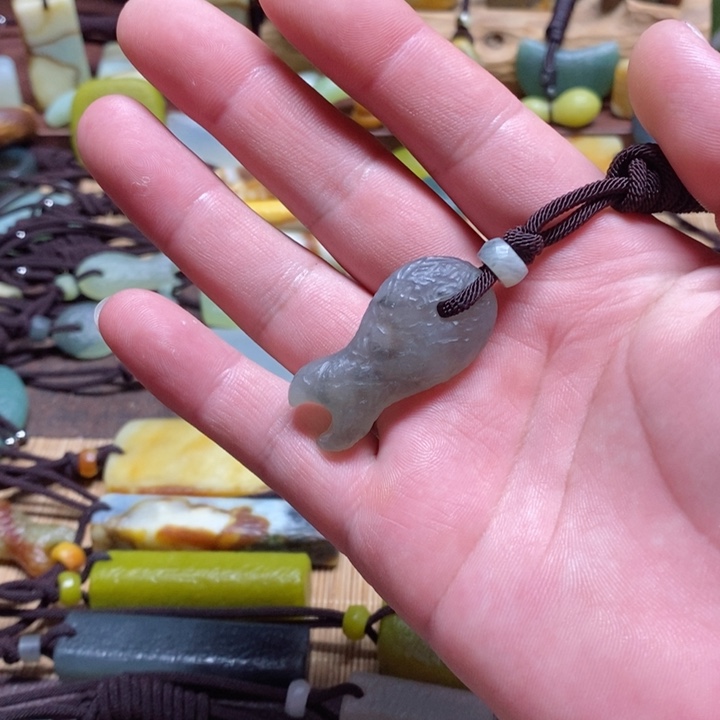 蛇纹石玉挂件未镶嵌