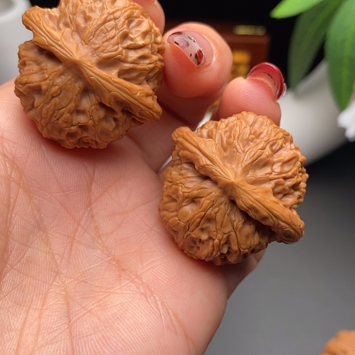 文玩核桃把件宫灯