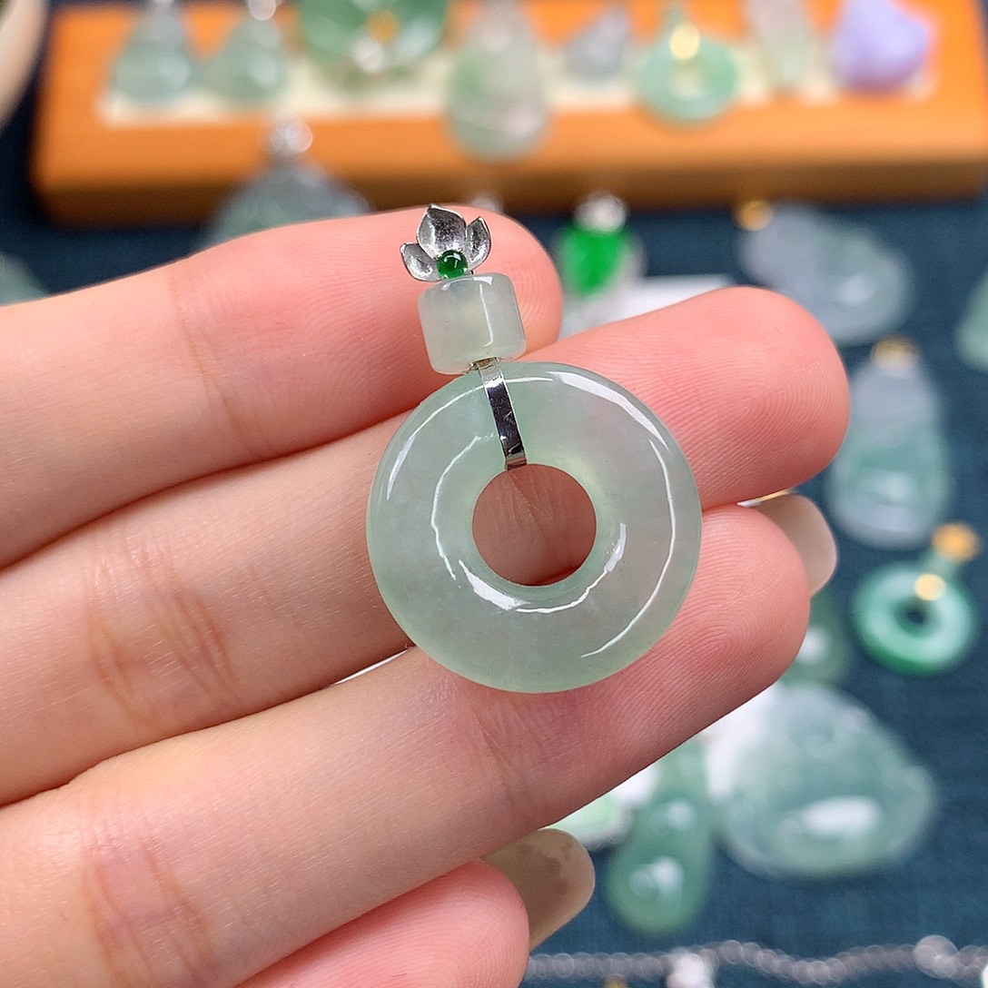 吊坠(不含链)18K金镶嵌翡翠