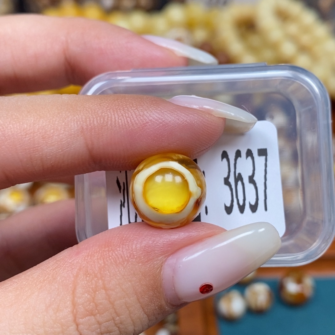 蜜蜡未镶嵌珠宝奇石3637