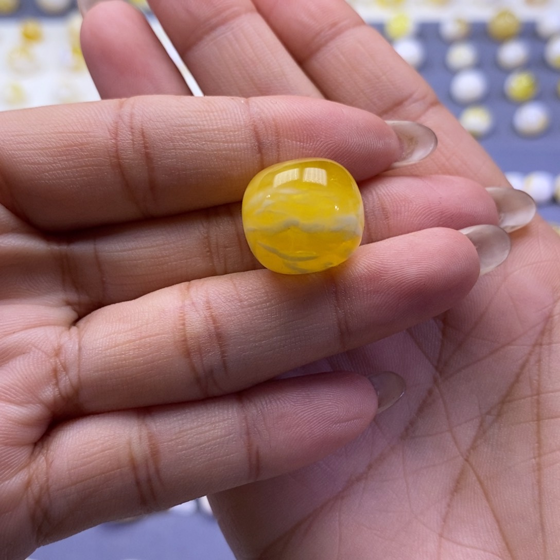 琥珀珠宝奇石未镶嵌流**人