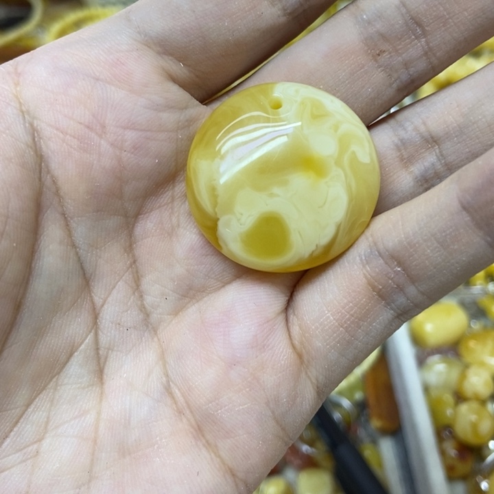 蜜蜡未镶嵌裸石吊坠