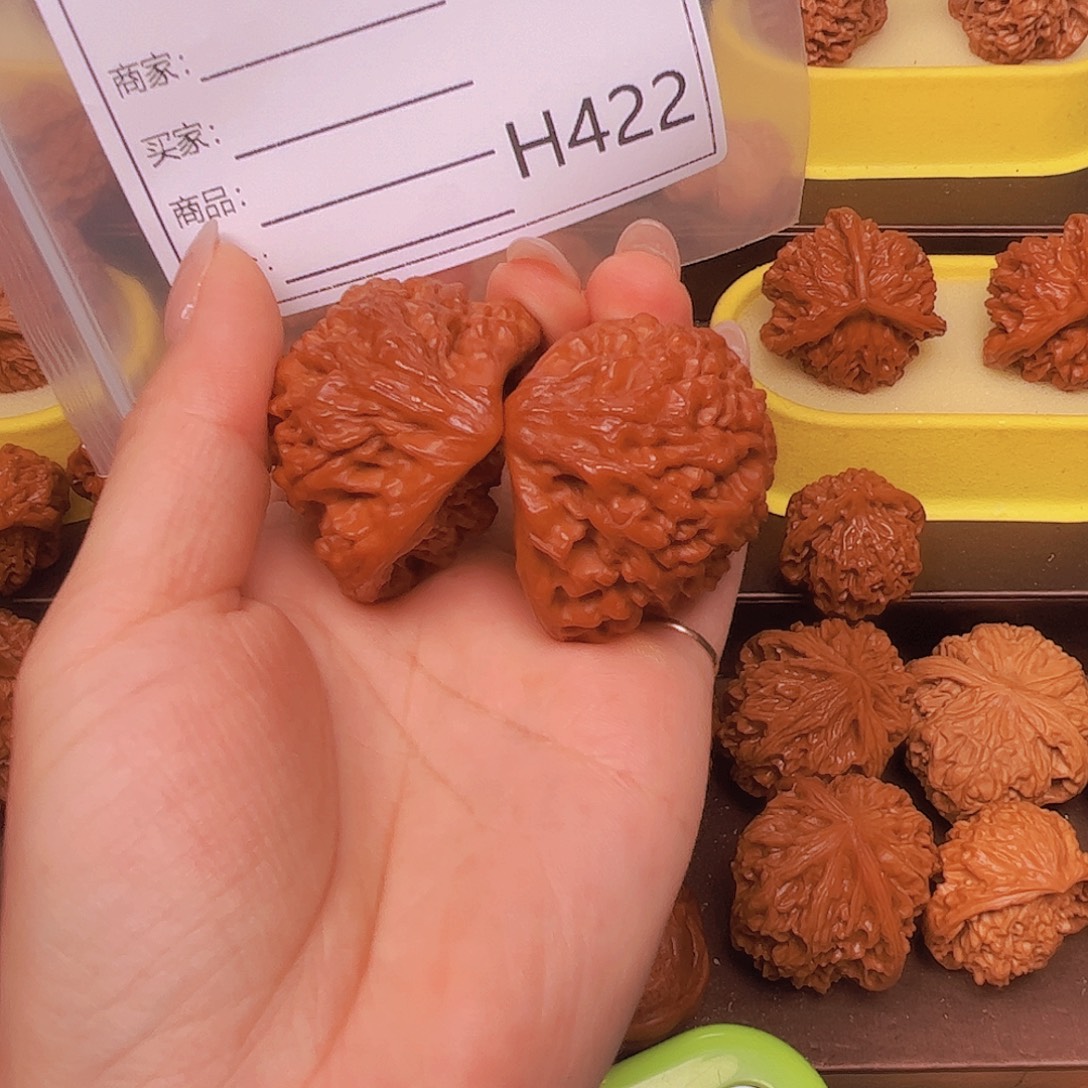 文玩核桃吊坠蛇王