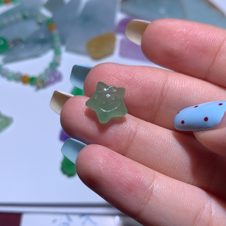 V***e翡翠未镶嵌颈饰无镶嵌