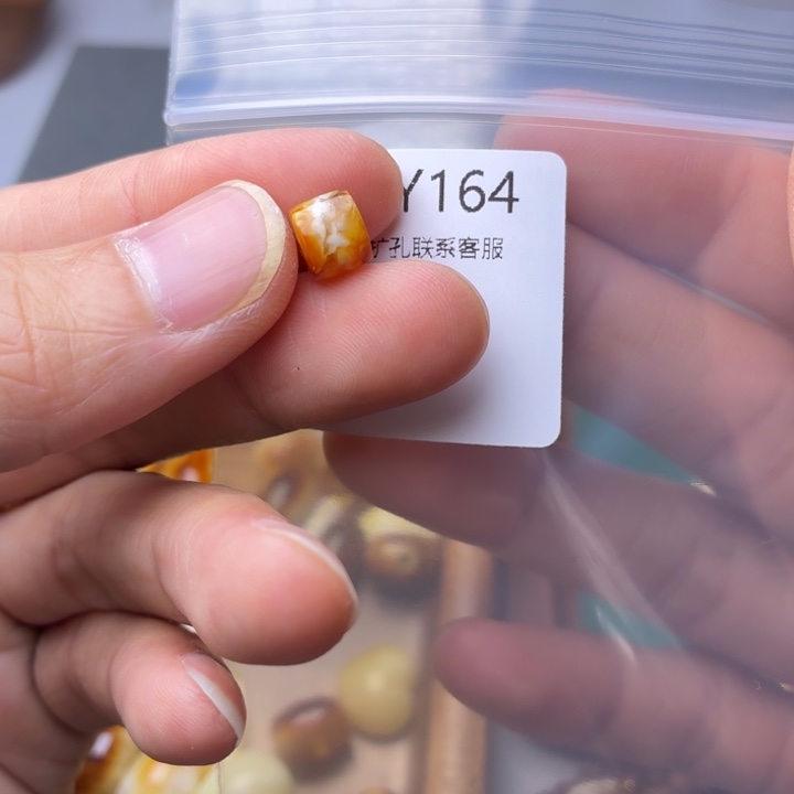 琥珀未镶嵌裸石琥珀