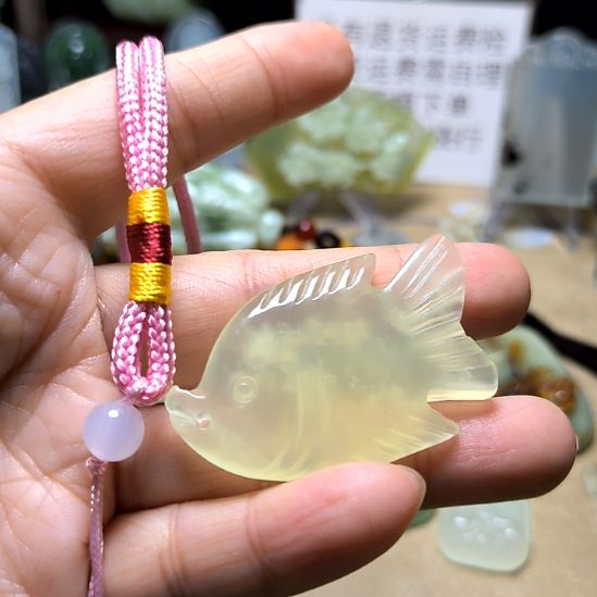 蛇纹石玉未镶嵌颈饰