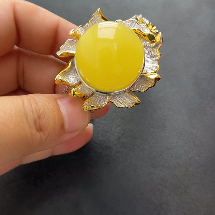 琥珀未镶嵌裸石手镯