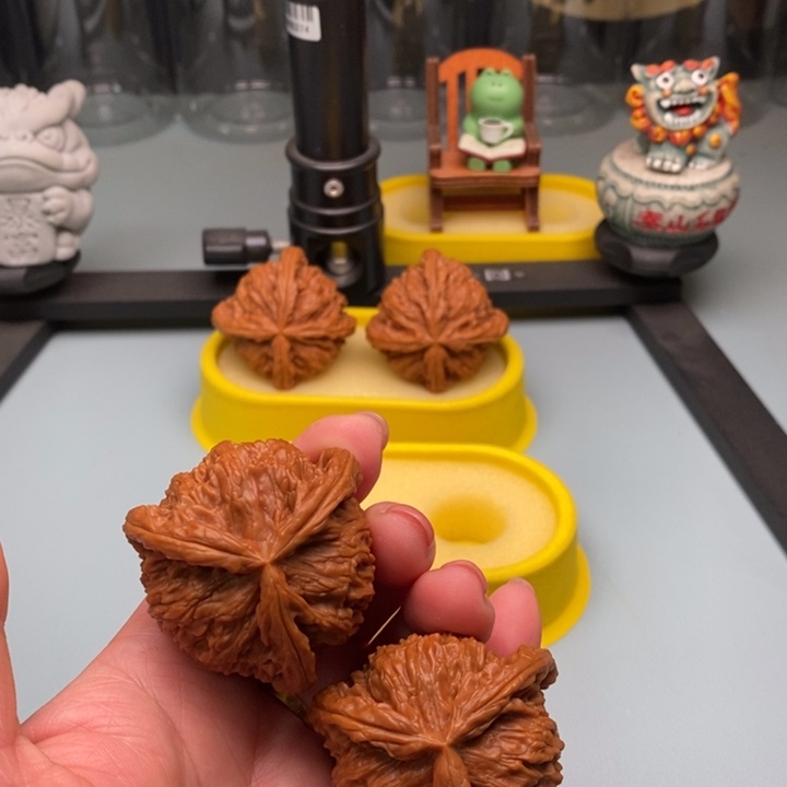 贺***知文玩核桃吊坠43尺寸白狮子