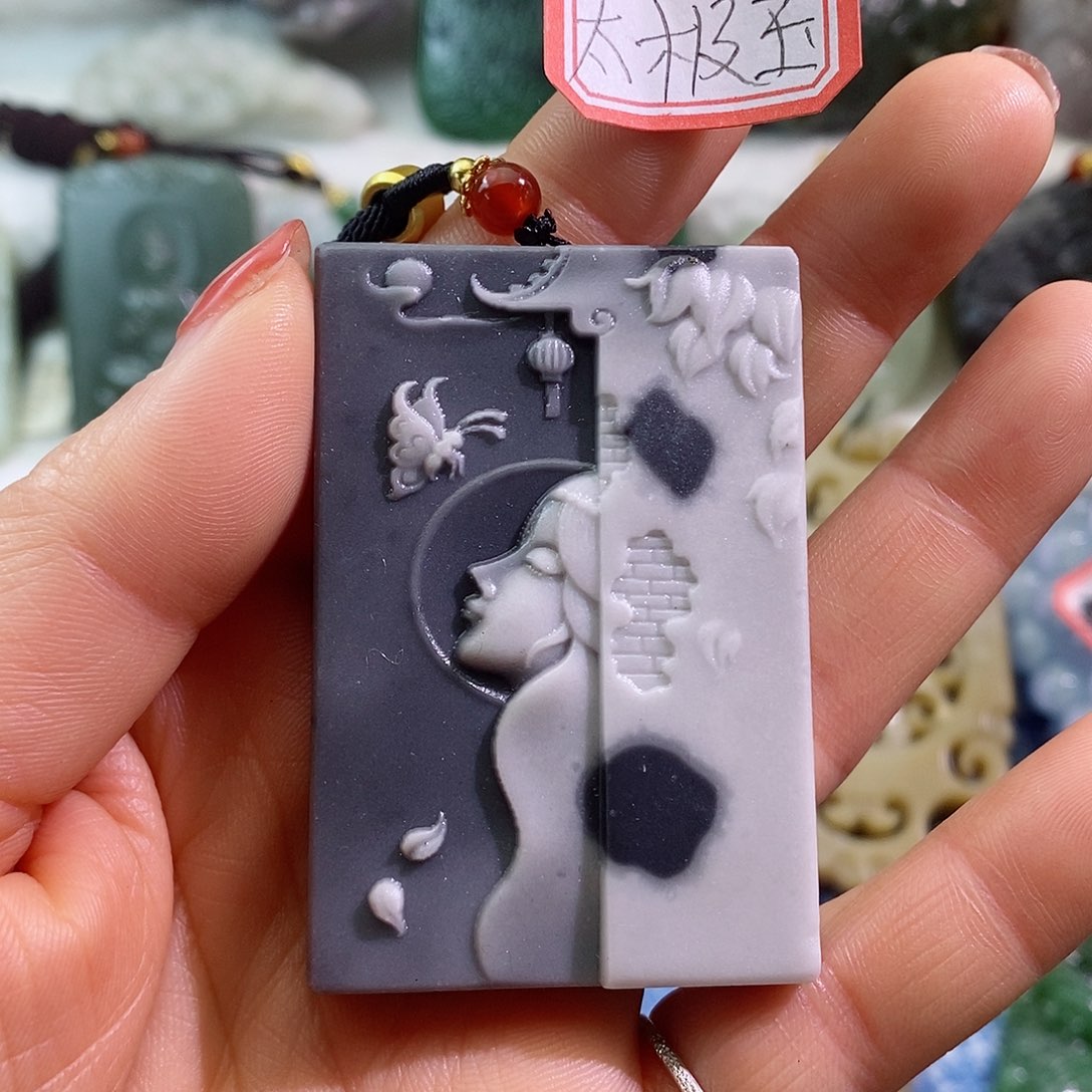 和田玉（糖玉）颈饰未镶嵌