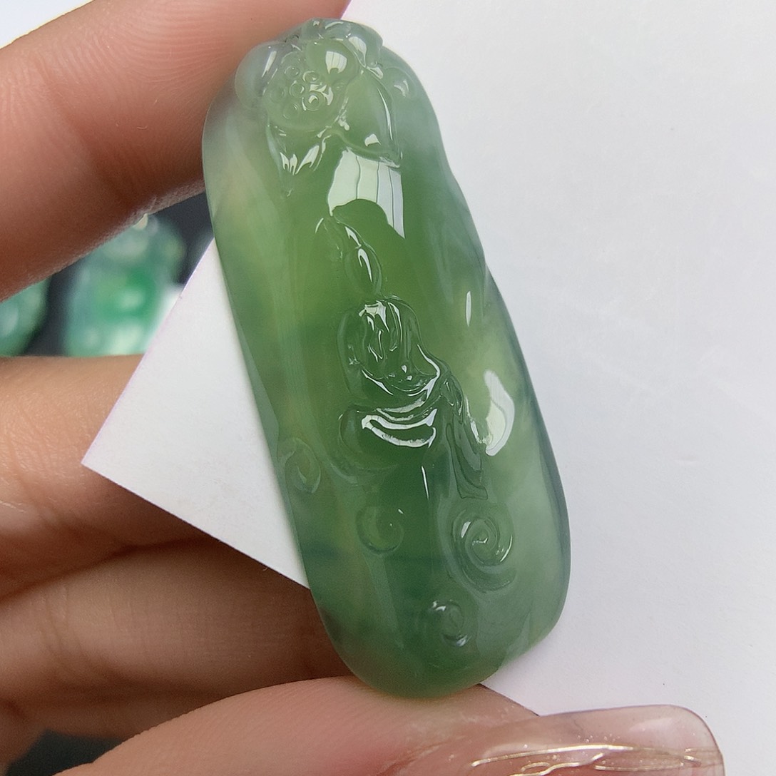 翡翠颈饰未镶嵌悟道