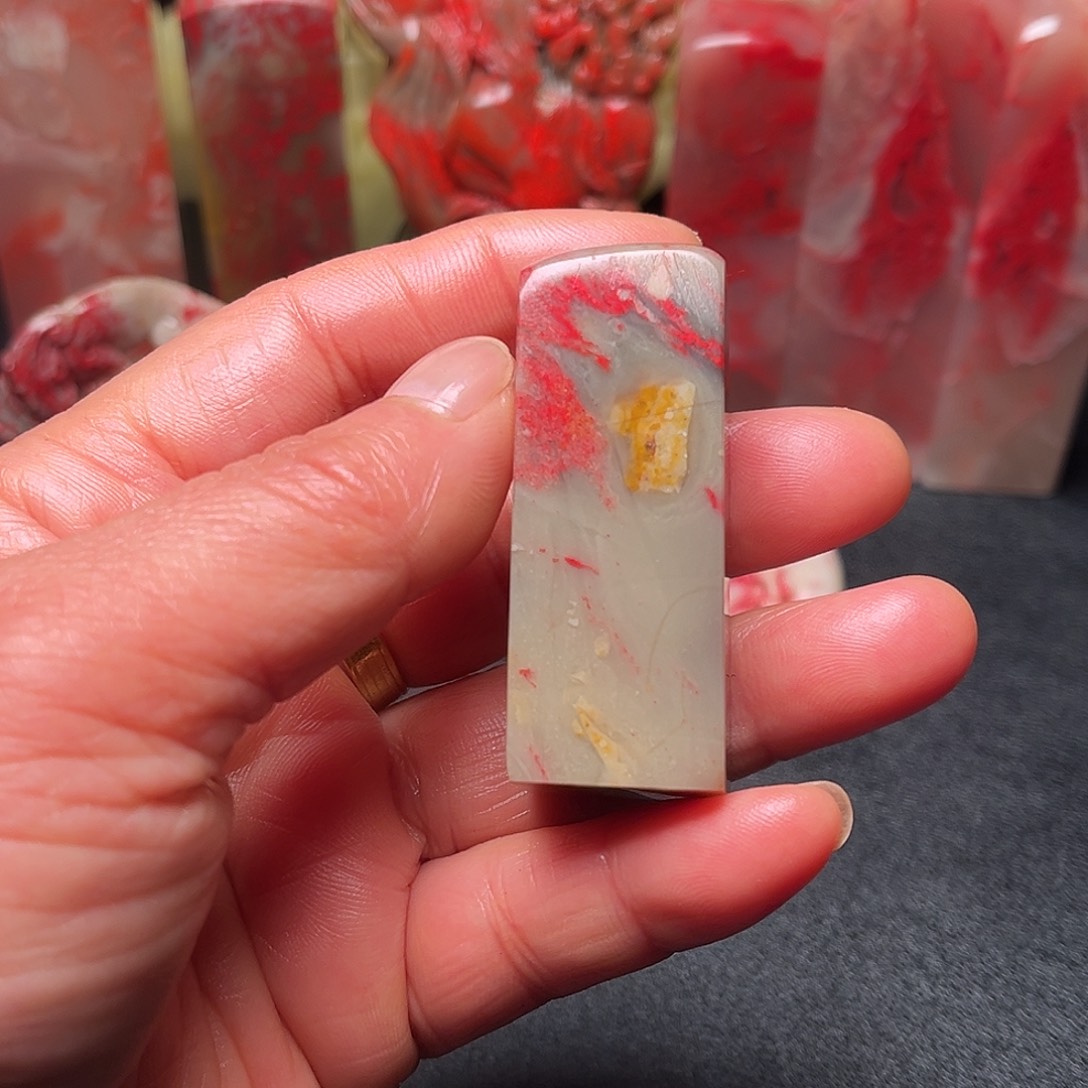 焦***子昌化石昌化鸡血石