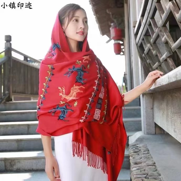 内蒙古厂家直邮羊绒绣花围巾披肩两用一鹿生财图案柔软亲肤流苏款