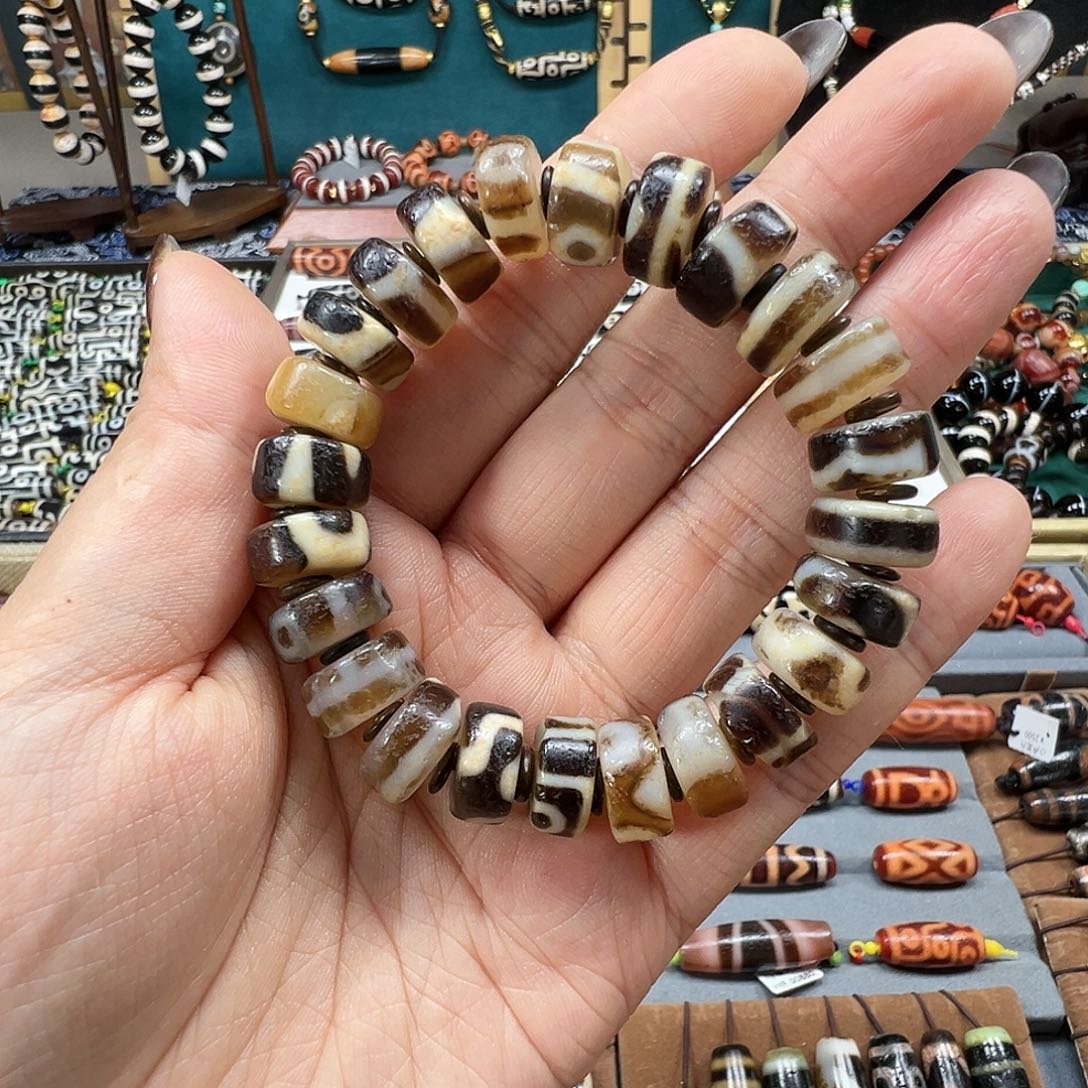 玛瑙/玉髓未镶嵌珠宝半成品老料堕珠手串