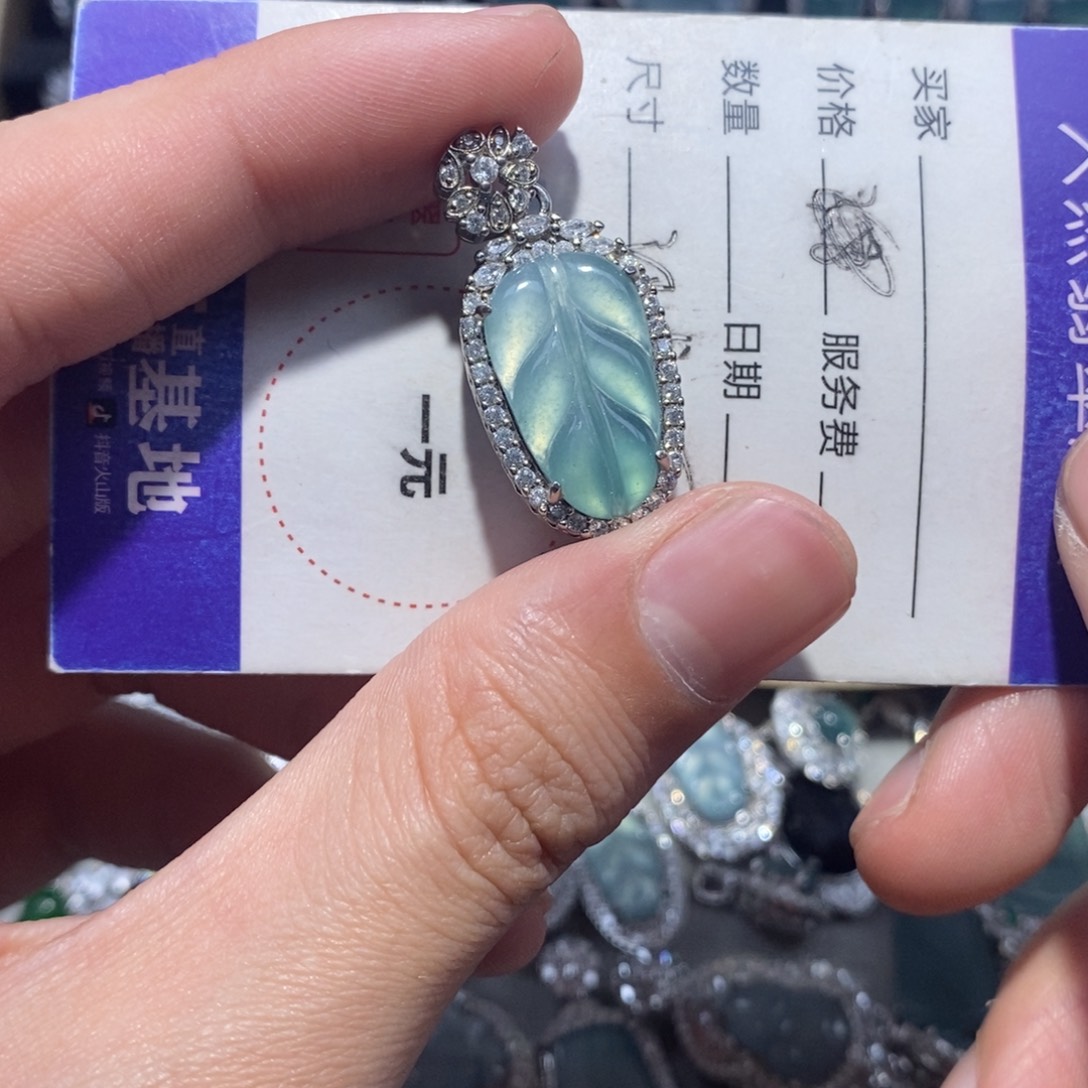 翡翠项链未镶嵌翡翠