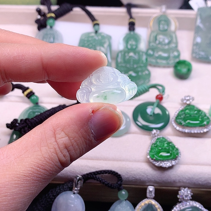 翡翠颈饰未镶嵌翡翠