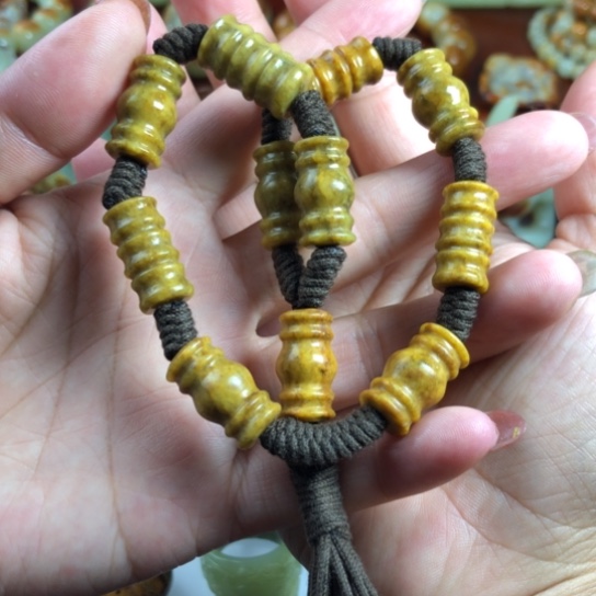 未镶嵌手串岫岩河磨玉（透闪石质玉）