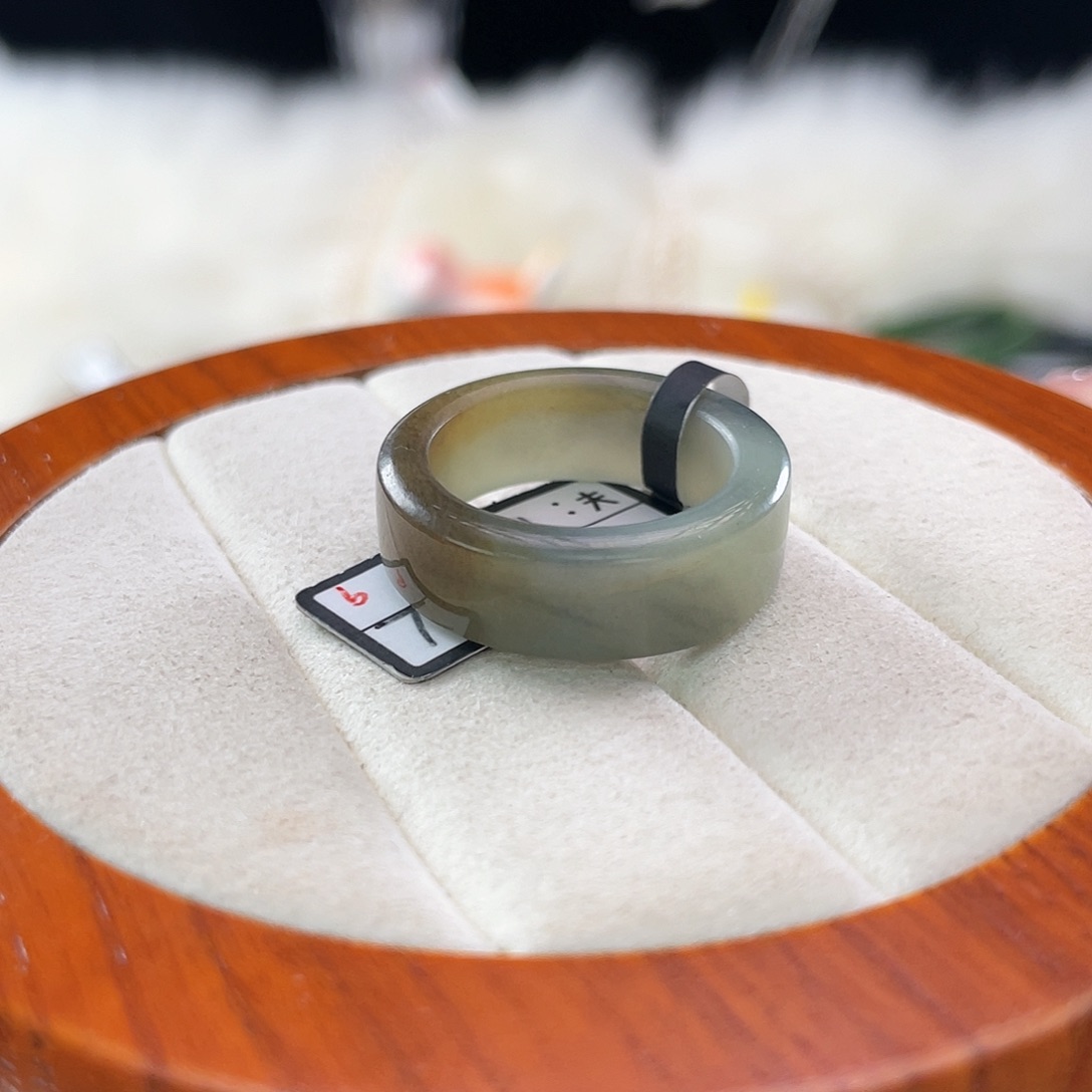 和田玉未镶嵌戒指l24。蓝糖圆切。18.5。不退换