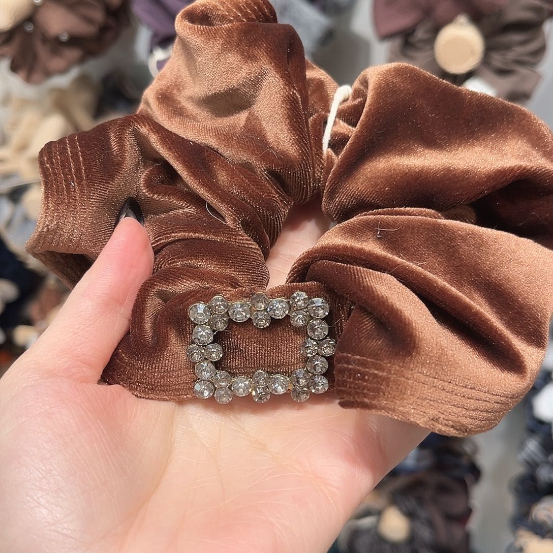 布艺非金属咖丝绒方钻大肠圈