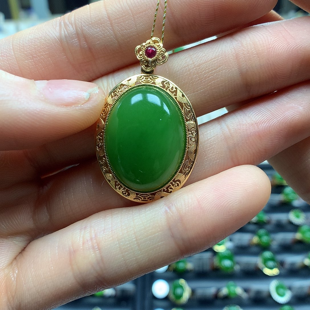 和田玉颈饰18K金镶嵌16×21