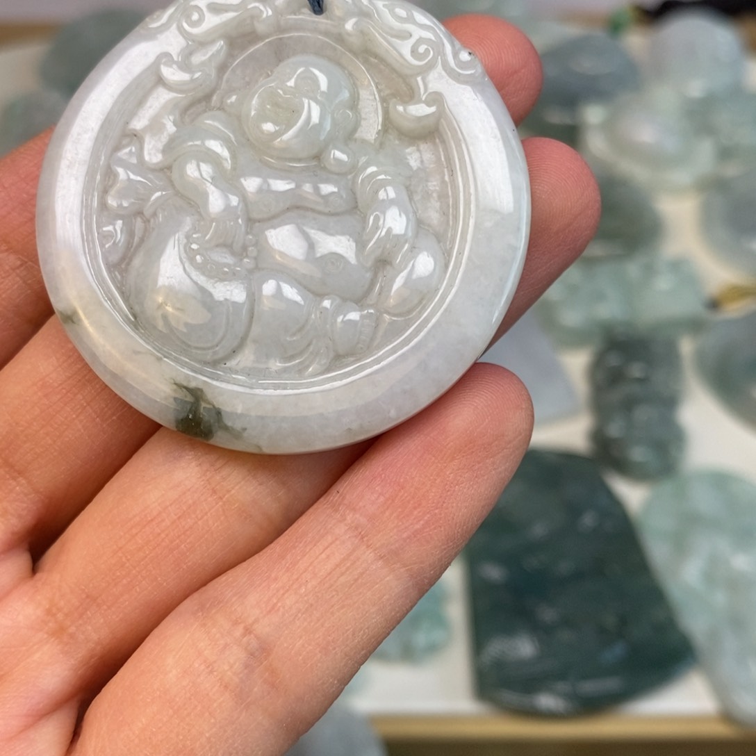 翡翠颈饰未镶嵌佛公