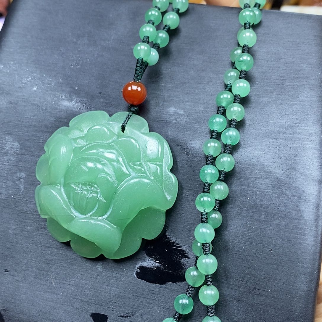 石英质玉（黄龙玉）颈饰未镶嵌