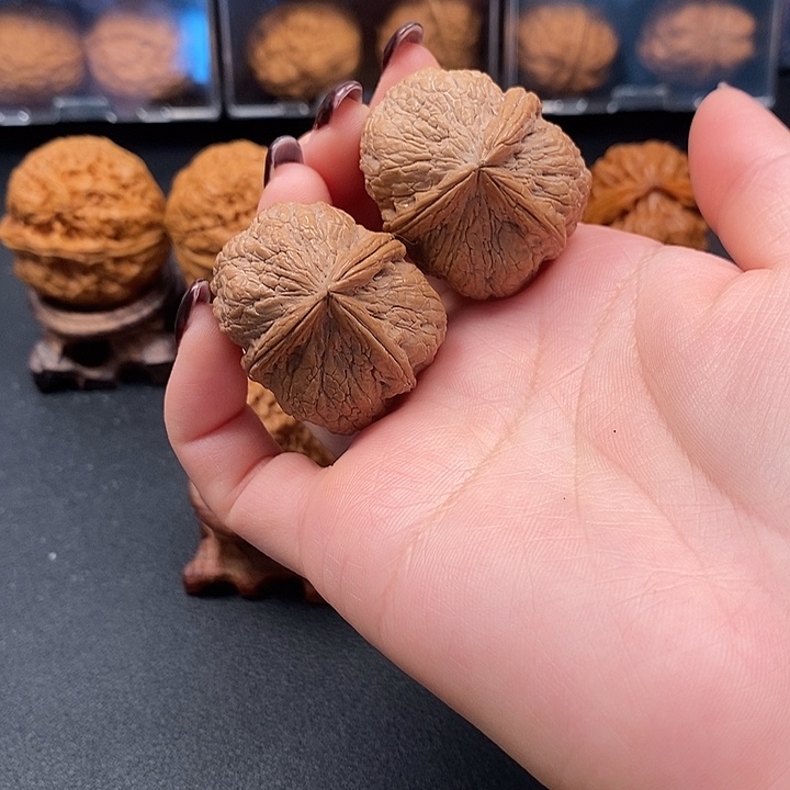 文玩核桃吊坠三棱没打底37