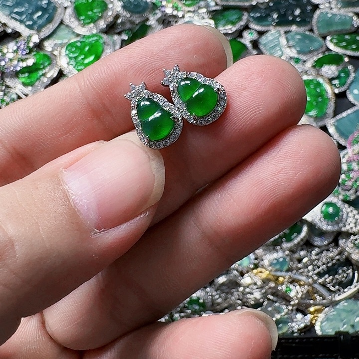 翡翠颈饰未镶嵌天然A货翡翠放漏