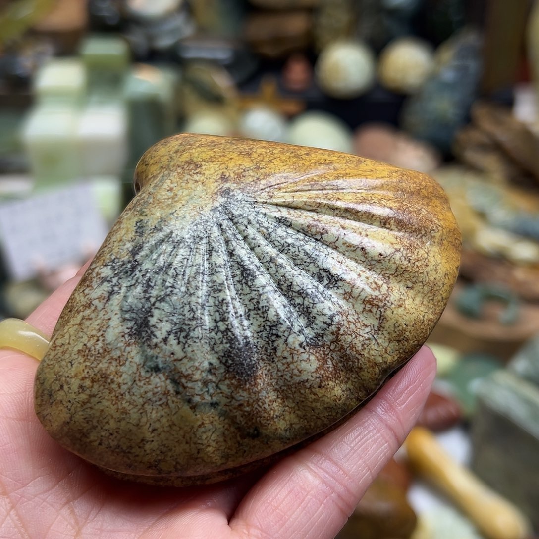 岫岩河磨玉（透闪石质玉）未镶嵌颈饰河磨玉辈辈富