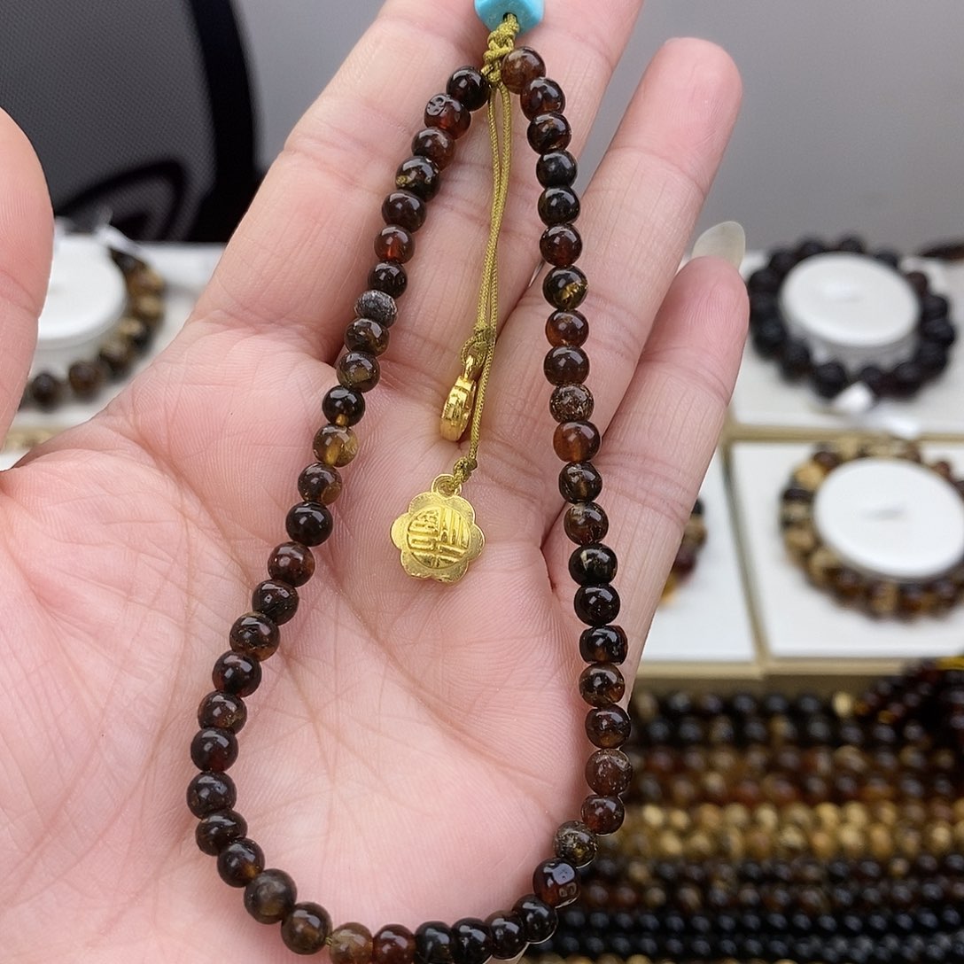 琥珀未镶嵌裸石琥珀