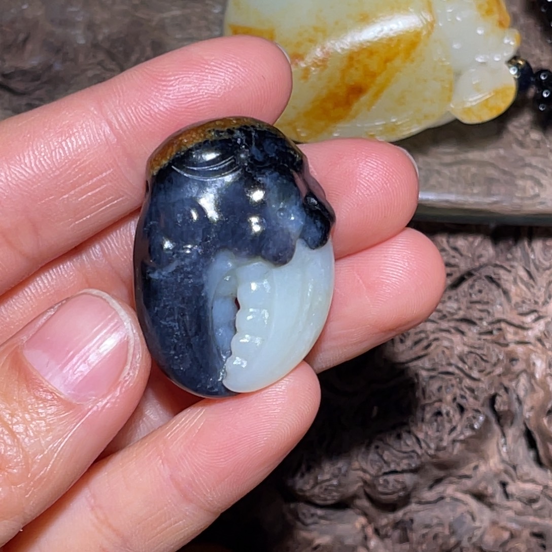 和田玉未镶嵌车挂