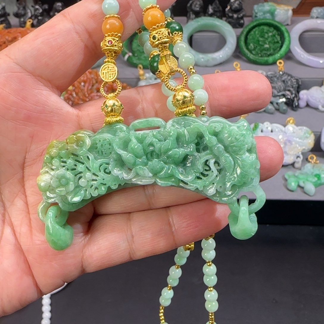 翡翠颈饰未镶嵌仿古