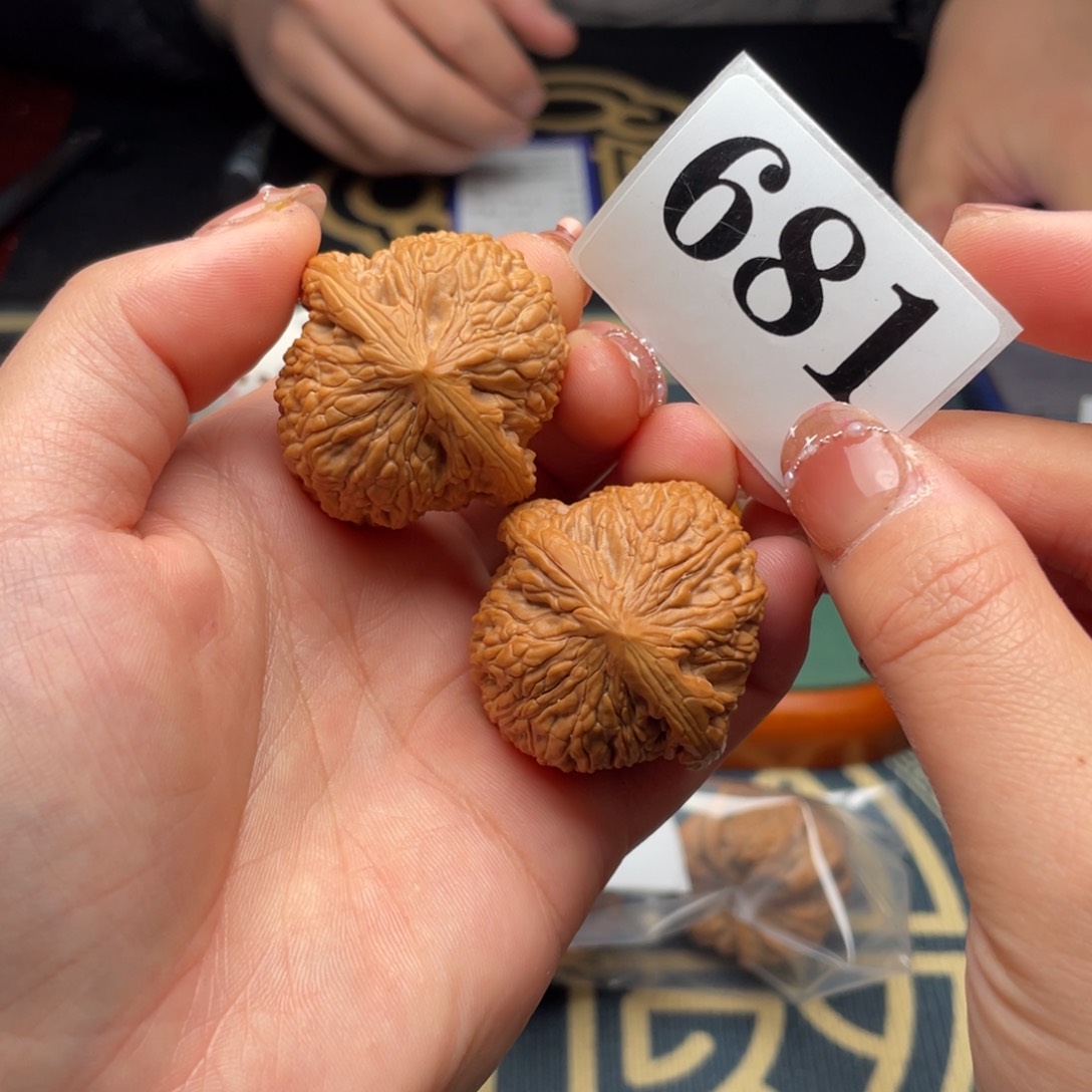 文玩核桃吊坠37泥鳅背681号