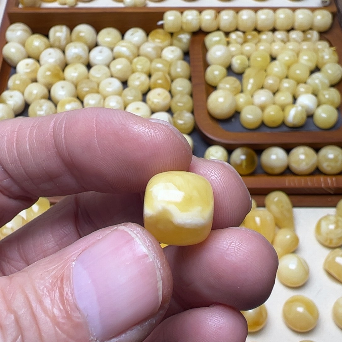 宁***蜜蜡未镶嵌裸石琥珀蜜蜡