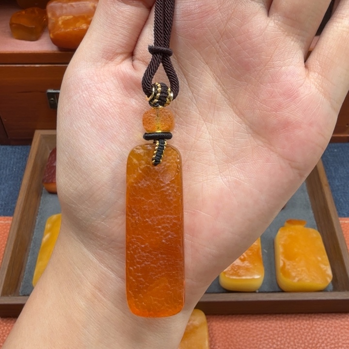 蜜蜡未镶嵌吊坠(赠链)