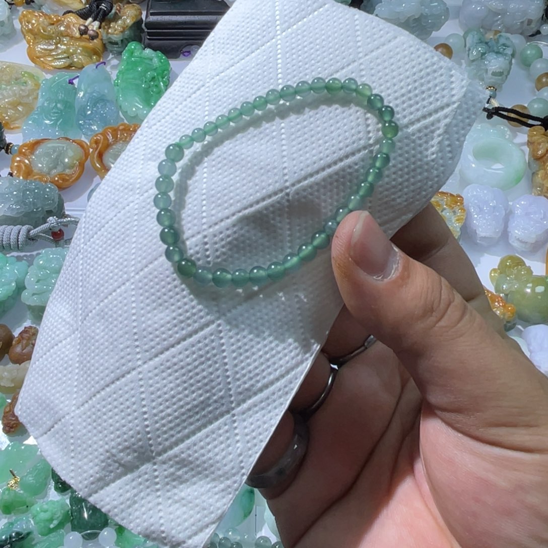 翡翠颈饰未镶嵌天然