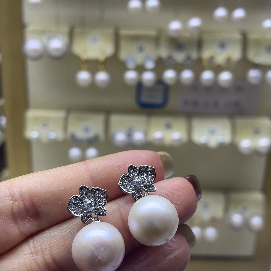 淡水珍珠银S925镶嵌耳饰