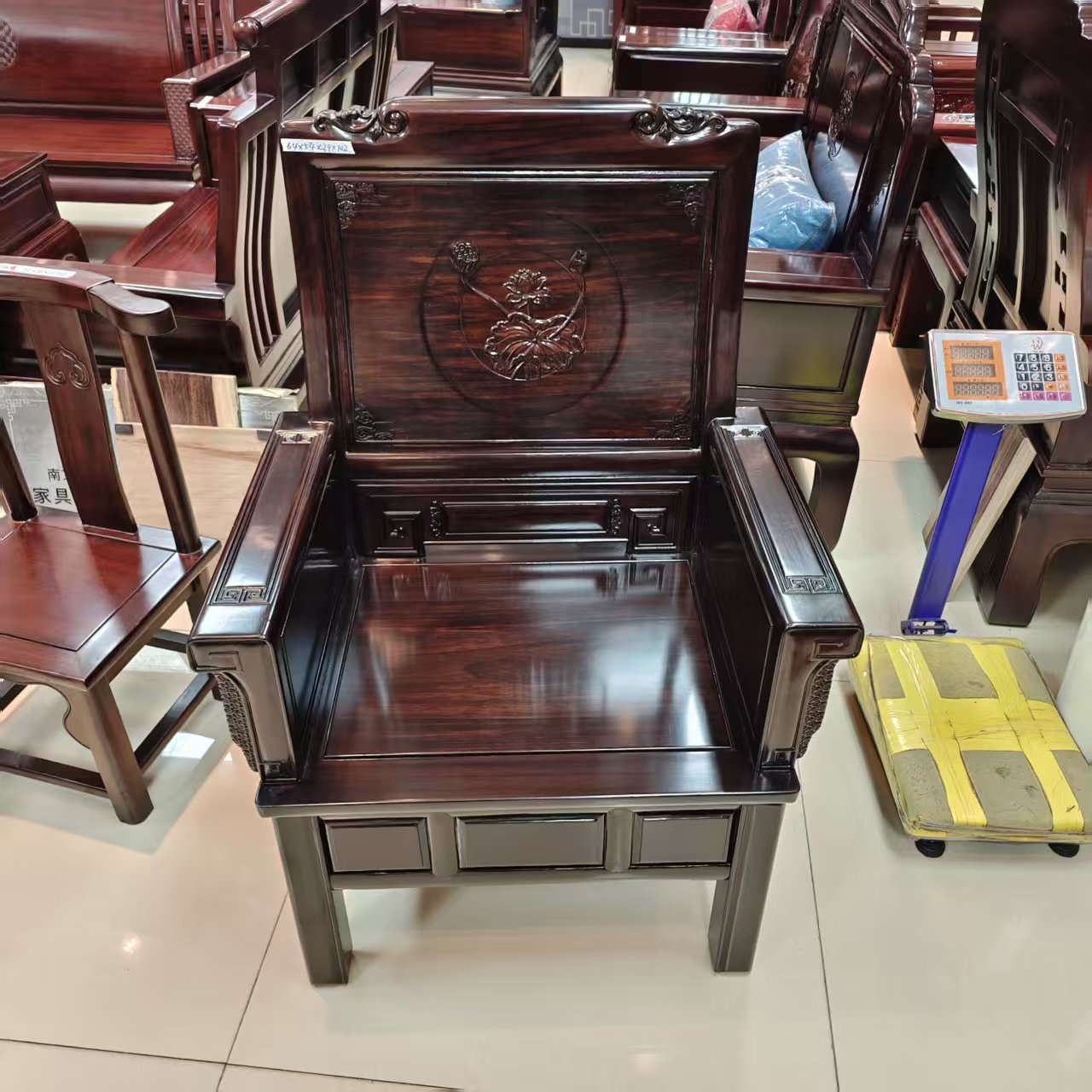 酸枝木 荷花单人位尺寸：长64宽54坐高39背高102