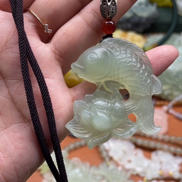 岫玉未镶嵌吊坠毛衣链