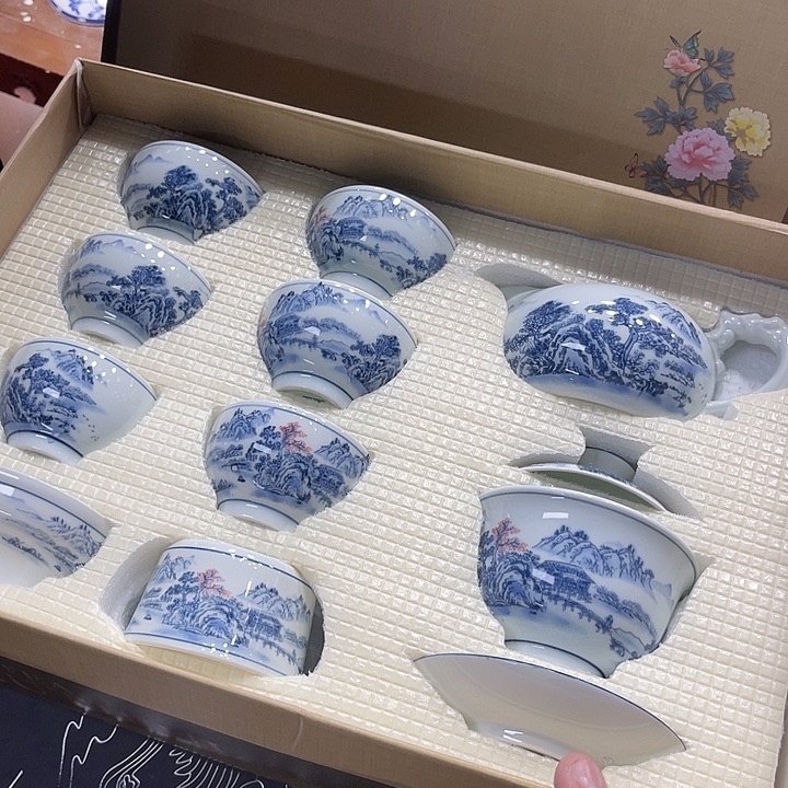 孤品茶具套装等。        