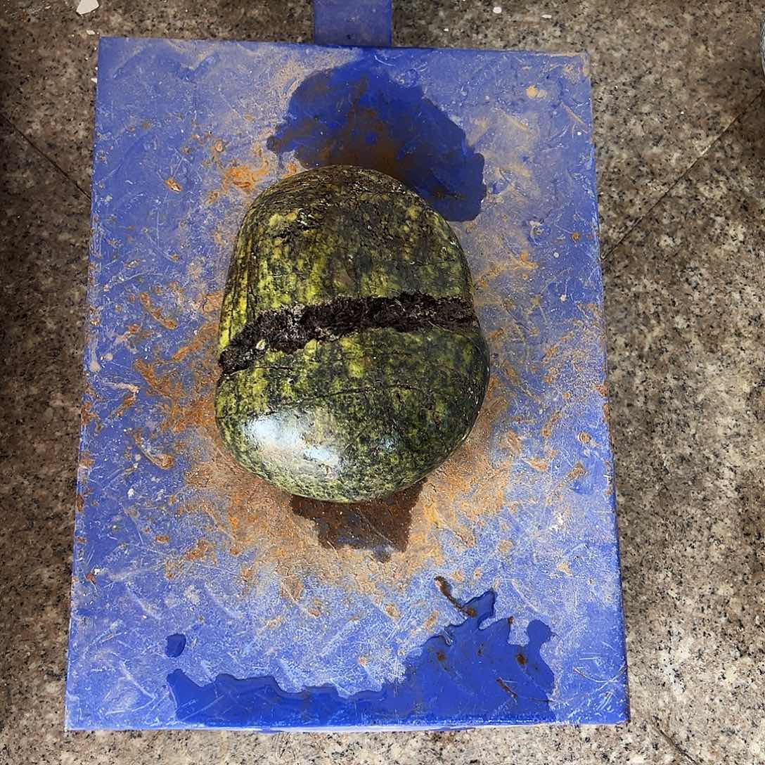 随***舞茶空间天然藏玉做底座