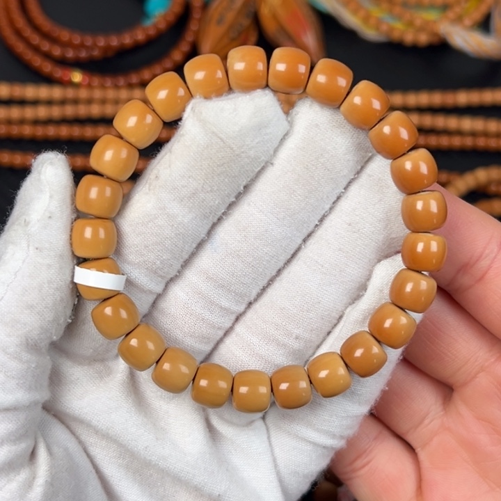 橄榄核把件往*橄榄核尖直切单圈