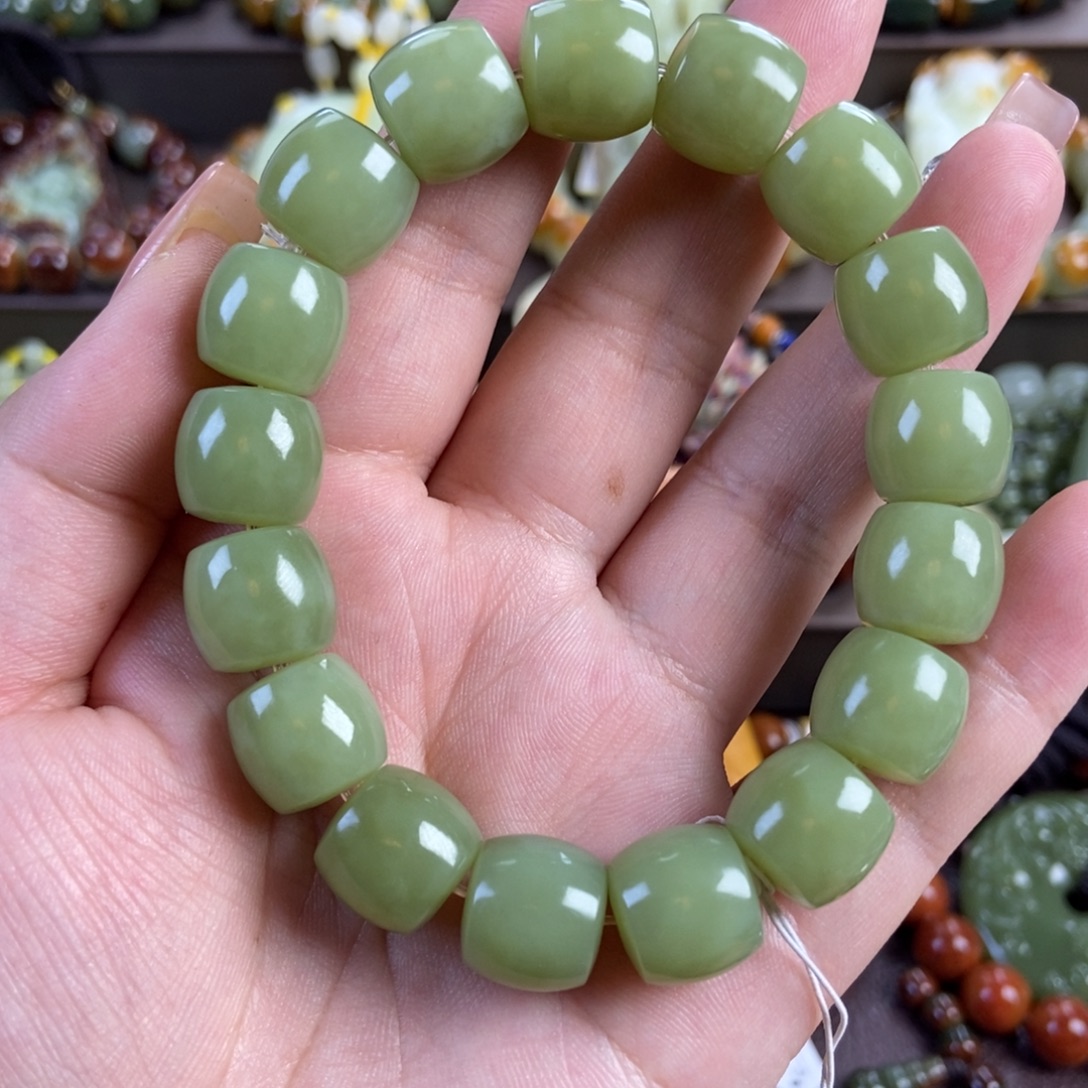 透闪石质玉未镶嵌手串