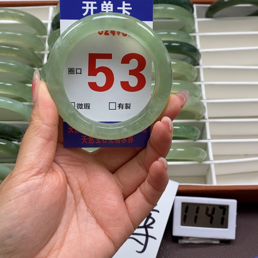 岫玉手镯未镶嵌我