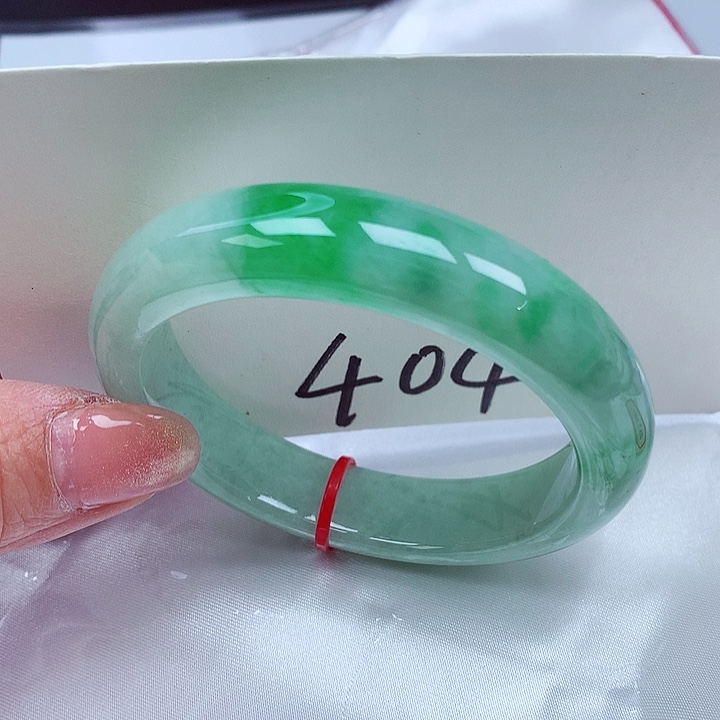 翡翠手镯未镶嵌翡翠